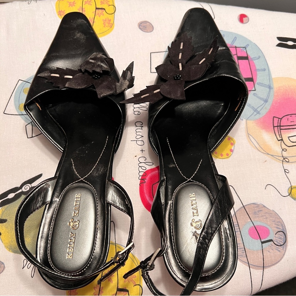 Black flower shoe 1 1/2 inch heel